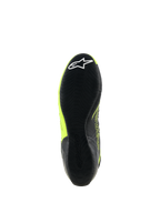Scarpe Alpinestars Tech-1 KX V3, scarpe da kart, nero e giallo fluo, vista dal basso della sottile suola in gomma con trama grip testurizzata e logo a stella bianco sul tallone, progettate per prestazioni motorsport.