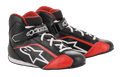 Alpinestars Scarpe Tech-1 K Ragazzo, scarpe da karting, nero, bianco e rosso, con tomaia in microfibra leggera e accenti rossi, lacci bianchi e cinturino alla caviglia con chiusura a strappo, progettate per le corse di kart per ragazzi