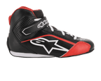 Scarpe Alpinestars Tech-1 K Ragazzo, scarpe da karting, nero, bianco e rosso, profilo laterale con struttura in microfibra, logo Alpinestars bianco, cinturino a strappo sulla caviglia e pannelli laterali traforati per la ventilazione.