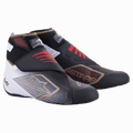 Scarpe Alpinestars Tech-1 KZ V2, scarpe da karting racing, nero, bianco e oro con accenti rossi, con tomaia in maglia senza cuciture e doppia chiusura a cinturino, punta protettiva, dettagli del logo a stella dorato, supporto elevato alla caviglia per prestazioni di precisione nel karting