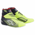 Scarpe Alpinestars Tech-1 KZ V2, scarpe da karting, nero e giallo fluo, tomaia in maglia senza cuciture, doppia chiusura a strappo, logo stella Alpinestars bianco, grafiche 3D nere, colletto alto con accenti rossi, suola bianca sottile, calzature specializzate per motorsport