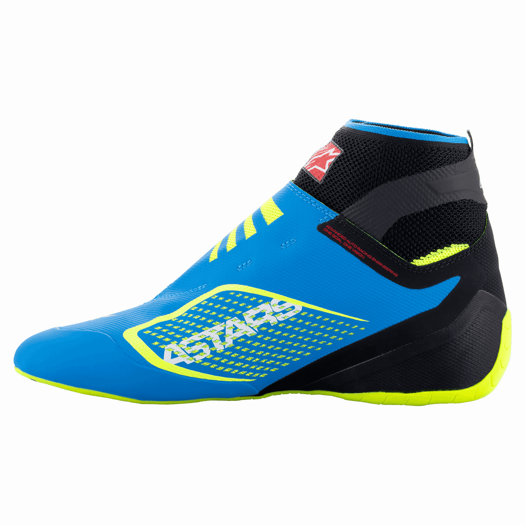 Scarpe Alpinestars Tech-1 KZ V2, scarpe da karting, blu smalto con dettagli neri e giallo fluo, vista laterale con tomaia in maglia senza cuciture e suola sottile in gomma derivata dalla Formula 1, logo ASTARS sul lato