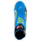 Scarpe Alpinestars Tech-1 KZ V2, scarpe da karting, nero, blu smalto e giallo fluo, vista dall'alto che mostra la tomaia in maglia senza cuciture, logo Alpinestars sulla punta e colletto elasticizzato per una vestibilità sicura