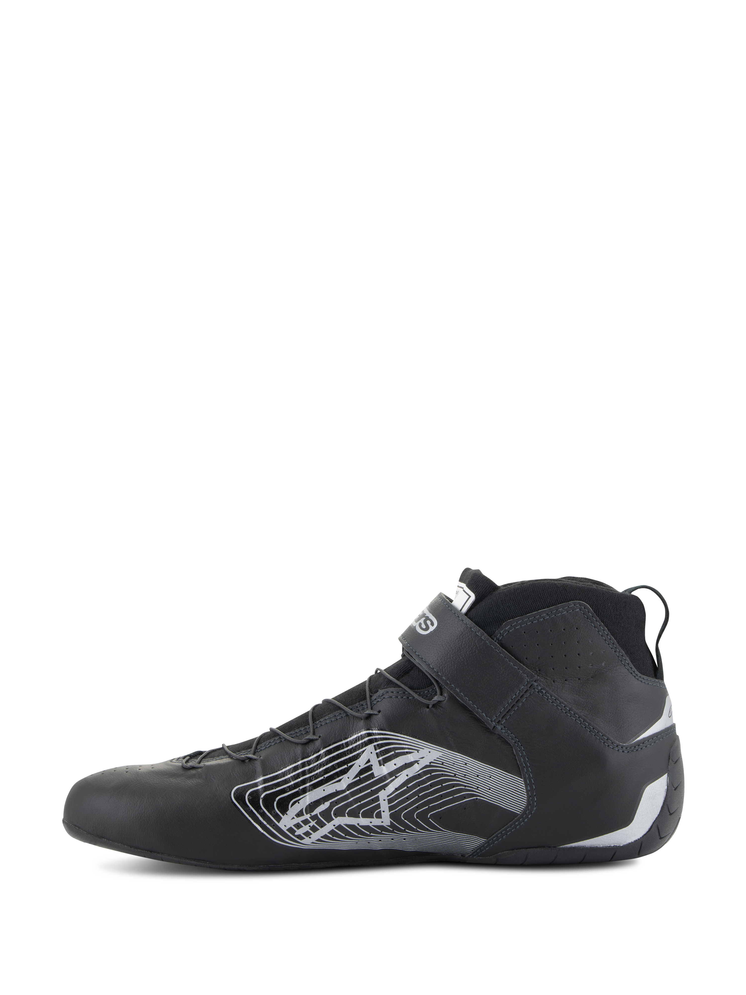 Alpinestars Tech-1 Z V3 Shoes FIA, scarpe da auto racing, nero e argento, vista laterale, tomaia in pelle bovina premium con un grande logo a stella stilizzato argento, cinturino alla caviglia in velcro e design high-top elegante per prestazioni motorsport professionali.