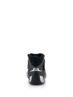 Scarpe Alpinestars Tech-1 Z V3 FIA, scarpe da racing auto, nero e argento, vista posteriore che mostra il tallone sagomato con accenti argento e il logo a stella, calzature professionali per motorsport