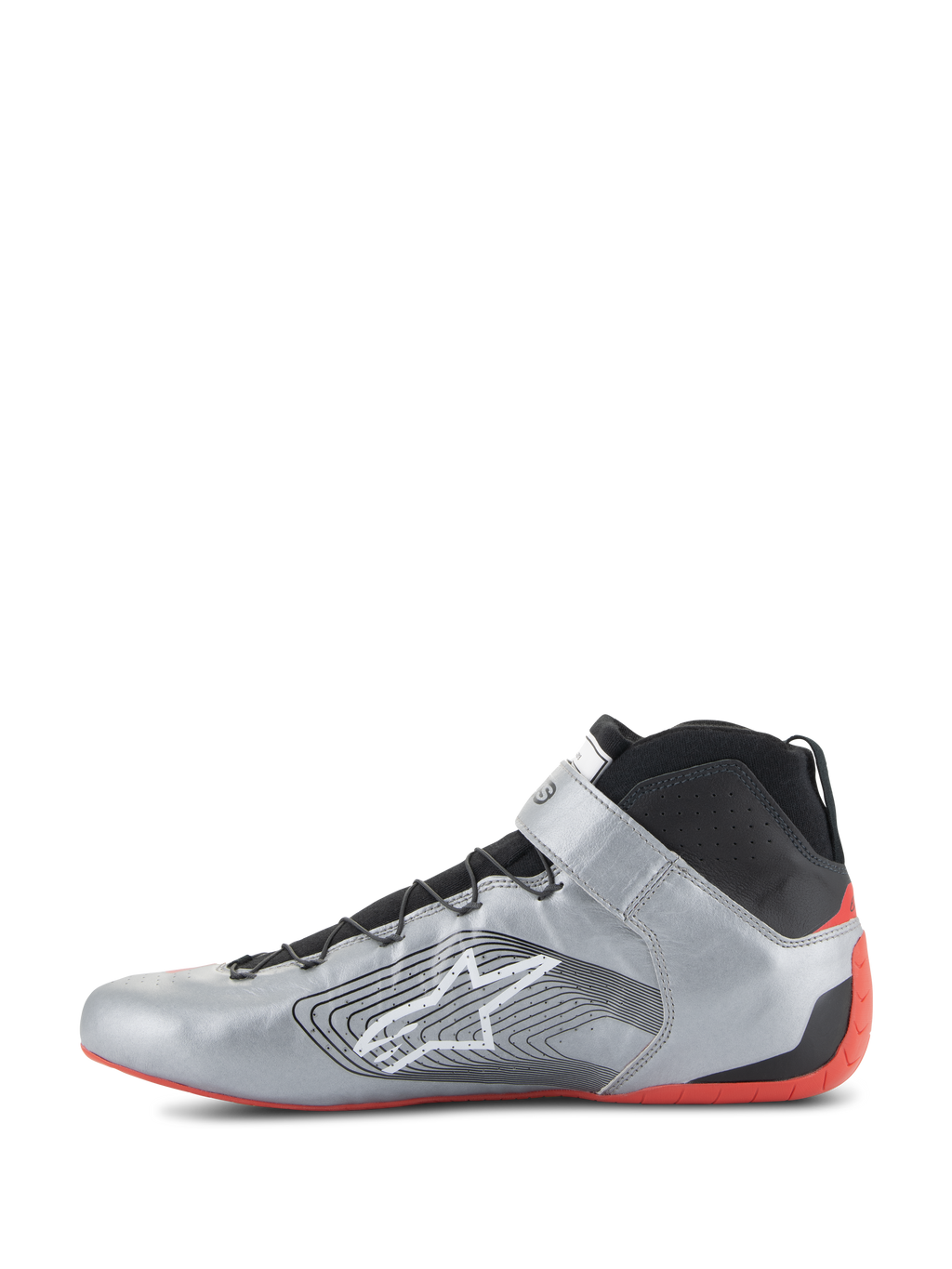 Scarpe Alpinestars Tech-1 Z V3 FIA, scarpe da corsa automobilistica, argento scuro, nero e rosso, profilo laterale di una scarpa da guida professionale, tomaia in pelle argento metallizzato con colletto in maglia nera, logo Alpinestars bianco e sottile suola in gomma rossa