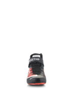 Scarpe Alpinestars Tech-1 Z V3 FIA, scarpe da auto racing, nero e rosso, vista frontale, con sistema di allacciatura rapida, cinturino in velcro alla caviglia con logo bianco e tomaia in pelle premium con accenti grafici rossi, calzatura professionale per motorsport