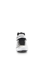Alpinestars Tech-1 Z V3 Shoes FIA, scarpe professionali da automobilismo, bianco e nero, vista frontale con sistema di allacciatura rapida e cinturino superiore in Velcro con marchio Alpinestars, tomaia in pelle traforata per la traspirabilità