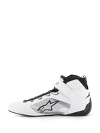 Alpinestars Tech-1 Z V3 Shoes FIA, scarpe da corsa auto, bianco e nero, profilo laterale di scarpa da corsa in pelle premium con allacciatura rapida nera, cinturino sulla caviglia bianco e logo Alpinestars con grafica lineare sul lato