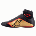 Scarpe Alpinestars Supermono V2 FIA, scarpe da corsa, nero, oro e rosso, vista di profilo caratterizzata da un'elegante costruzione in pelle monopezzo, pannello laterale oro con logo a stella nero, accenti rossi e colletto elastico a coste.