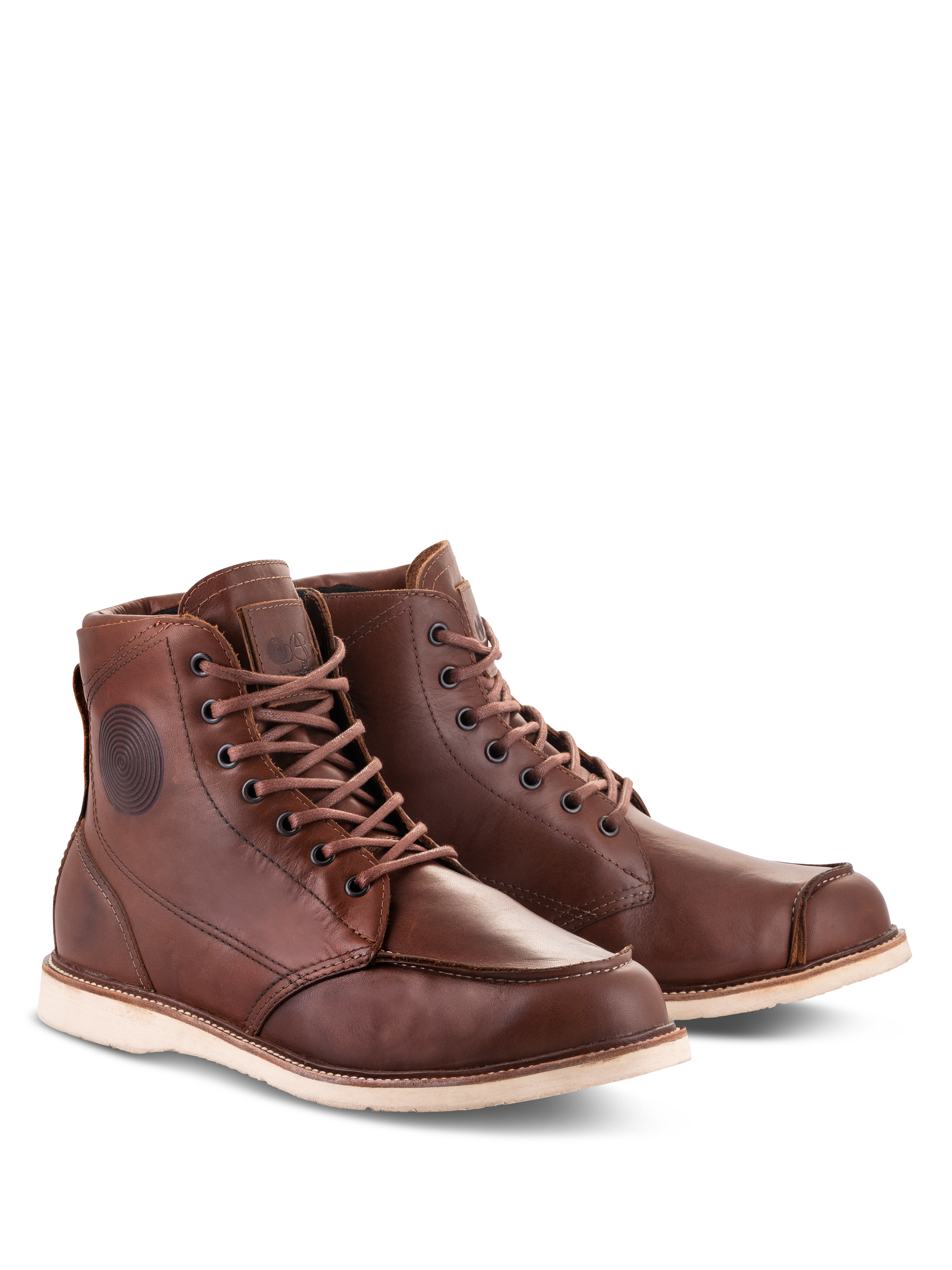 Scarpe Alpinestars Oscar Monty V2, stivali da moto in pelle marrone, design con punta a mocassino d'ispirazione heritage e suola a zeppa bianco sporco, robusta costruzione in pelle bovina per guida urbana e su strada