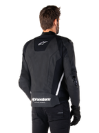 Giacca in pelle Alpinestars Missile V3, vista posteriore, nero e bianco, con logo a stella Alpinestars sulla parte superiore della schiena e scritta sulla parte inferiore, slider protettivi su gomiti e spalle, abbigliamento da corsa in pelle premium