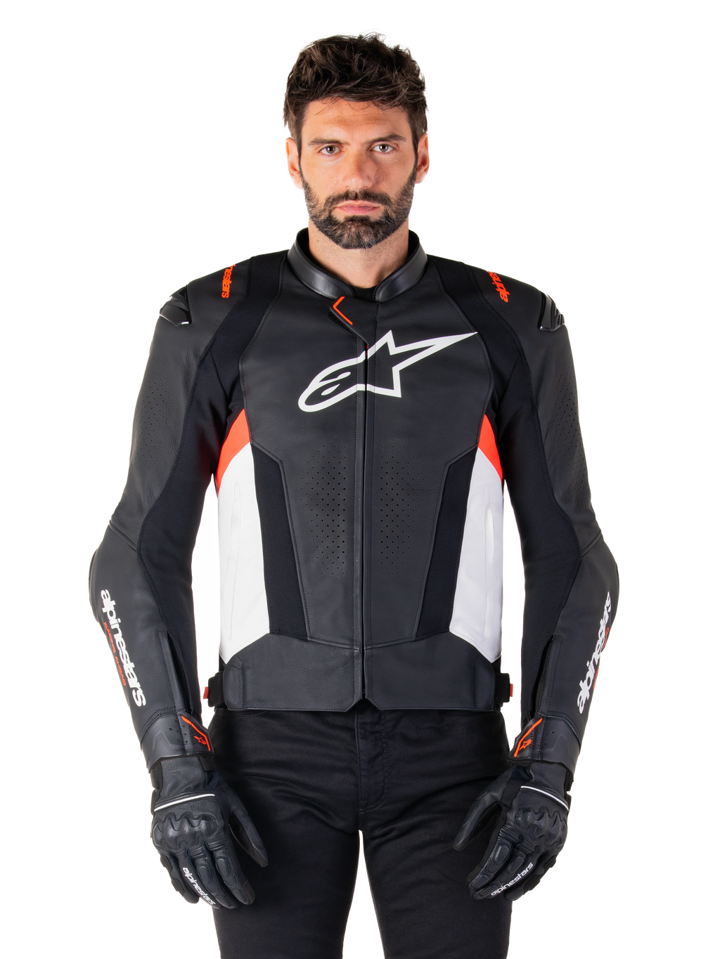Giacca in pelle Alpinestars Missile V3, nero, bianco e rosso fluo, giacca sportiva da corsa premium in pelle bovina, con logo bianco sul petto e marchio Alpinestars sulle maniche, indossata con guanti e pantaloni da moto neri