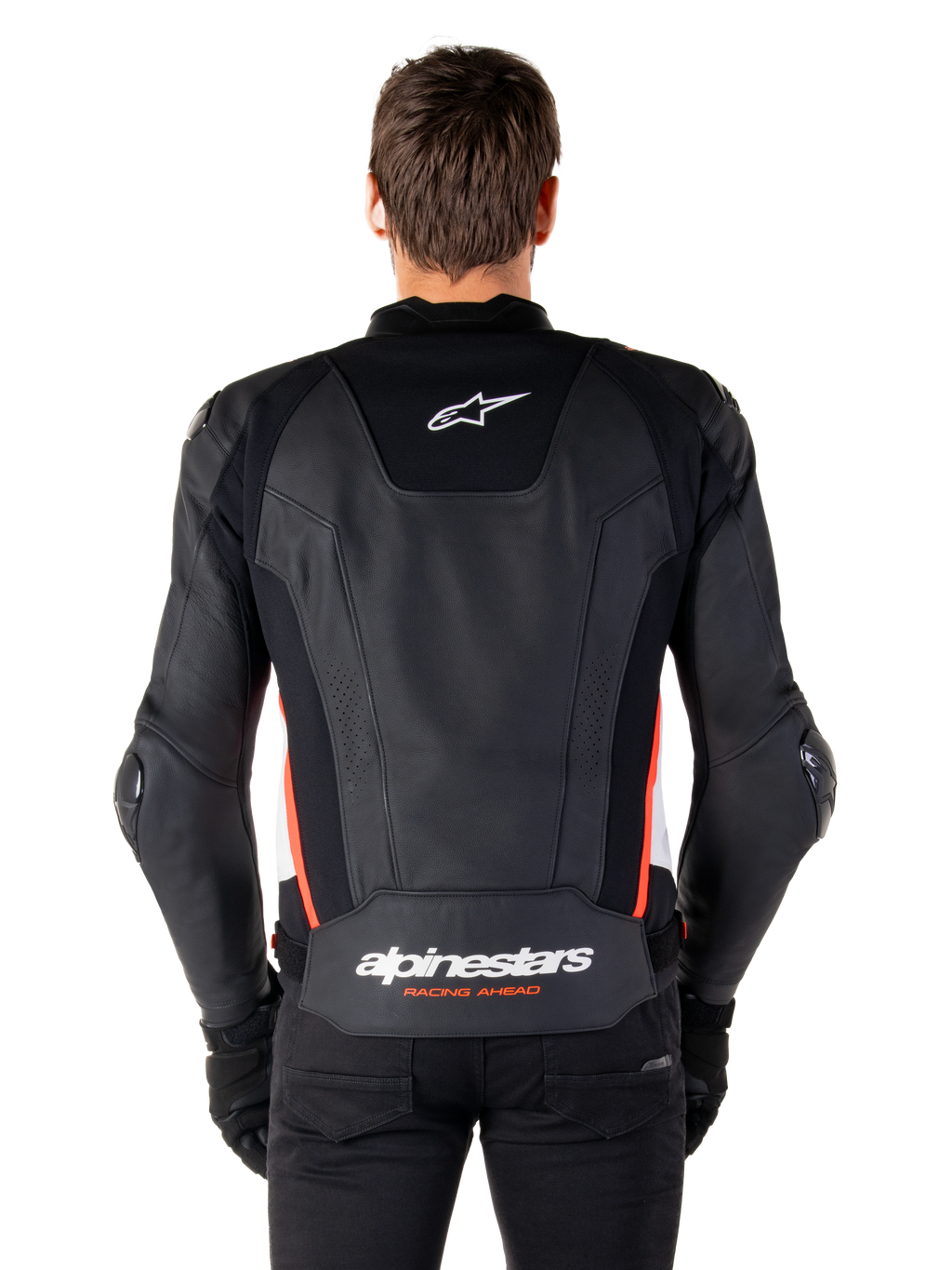 Giacca in pelle Alpinestars Missile V3, vista posteriore, in pregiata pelle nera con dettagli rosso fluo e bianchi, logo a stella bianco sulla parte superiore e scritta Alpinestars in basso, indossata con pantaloni e guanti neri