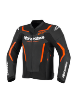 Giacca in pelle Alpinestars GP Force V2, giacca moto sportiva, nero e rosso fluo, con branding Alpinestars bianco e vivaci accenti rosso arancio, costruzione professionale in pelle con design sport-fit