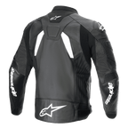 Giacca in pelle Alpinestars GP Plus R V4 Airflow, vista posteriore, nero e bianco, con pelle traforata per la ventilazione, loghi Alpinestars bianchi sulle maniche e sulla parte inferiore della schiena e pannelli elasticizzati integrati per la guida sportiva.