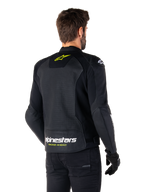 Giacca in pelle Alpinestars Faster V3 Airflow, nero, bianco e giallo fluo, vista posteriore, con un ampio pannello posteriore in pelle traforata per la ventilazione, logo a stella giallo sul colletto e marchio Alpinestars bianco con scritta 'Racing Ahead' gialla sull'orlo inferiore, abbigliamento tecnico da moto