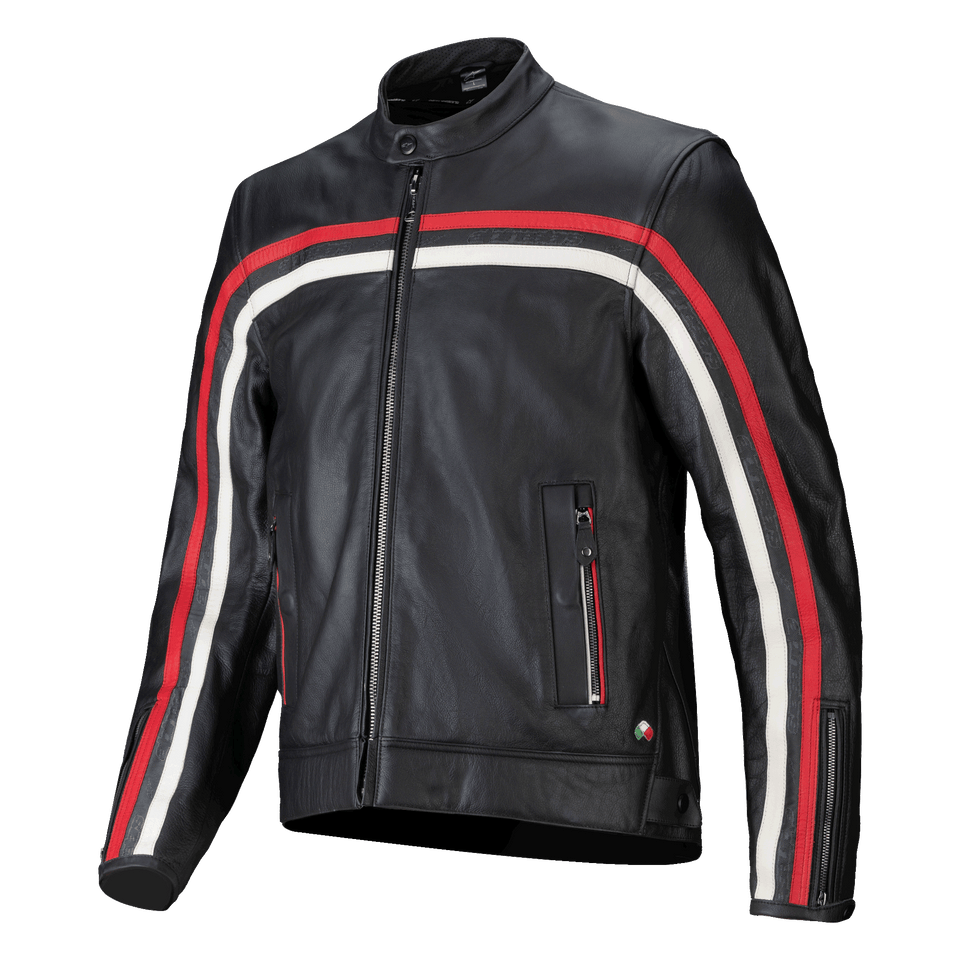 Alpinestars Dyno Leather Jacket, giacca da moto in pelle nera con strisce rosse e bianche, chiusura con cerniera frontale, tasche con zip, colletto con bottone, logo tricolore italiano, design sportivo moderno