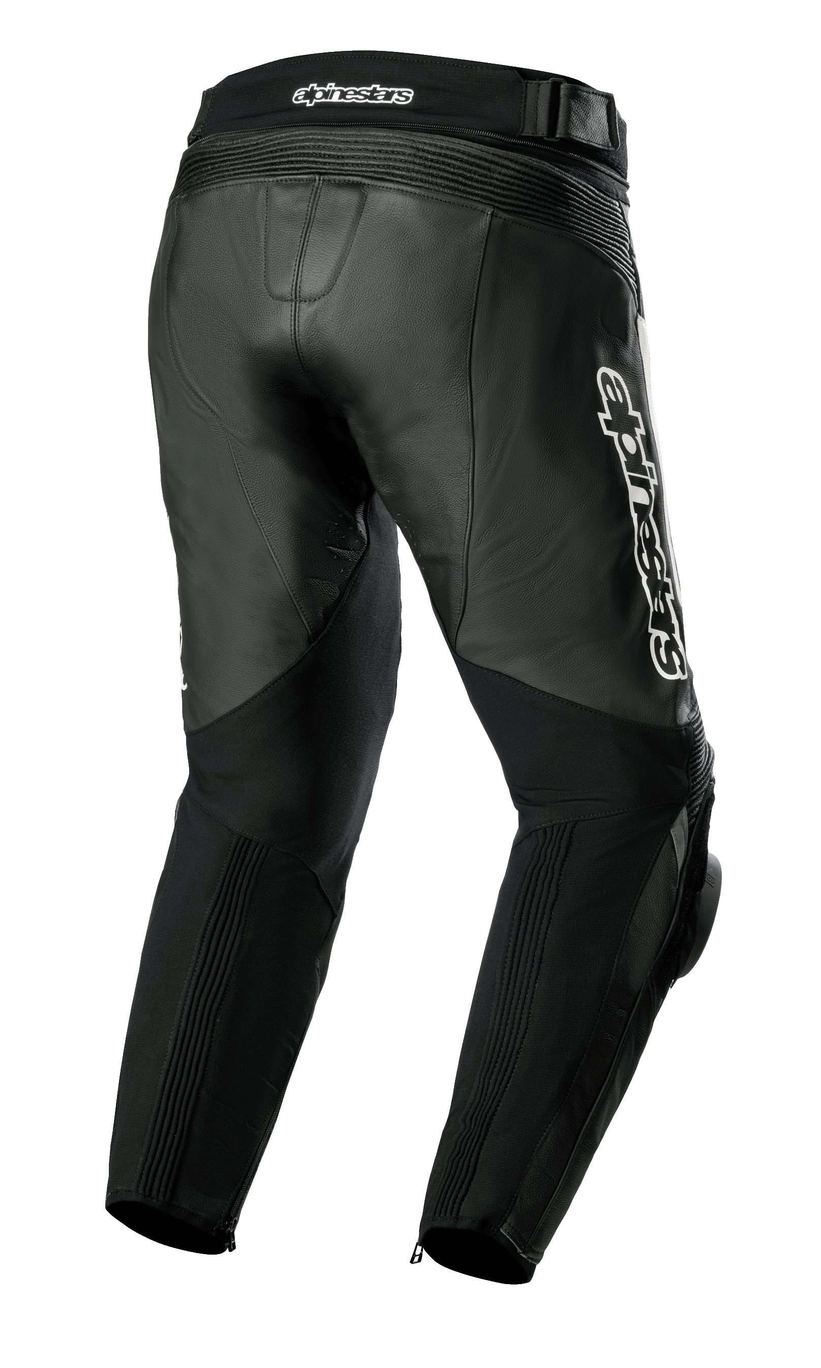 Pantaloni in pelle Alpinestars Missile V3, pantaloni da moto, nero, vista posteriore di tre quarti con costruzione in pelle premium, pannelli elastici a fisarmonica sopra le ginocchia e sulla vita, vita posteriore alta e logo Alpinestars bianco prominente sul lato.