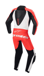 Tuta in pelle intera Alpinestars Youth GP Plus V2, vista posteriore, rosso fluo, bianco e nero, con gobba aerodinamica e marchio Alpinestars, design racing professionale per giovani piloti