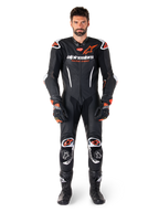 Alpinestars Tuta in pelle GP-R7 1 Pezzo, abbigliamento professionale da corsa da uomo, nero e rosso fluo, in pelle.
