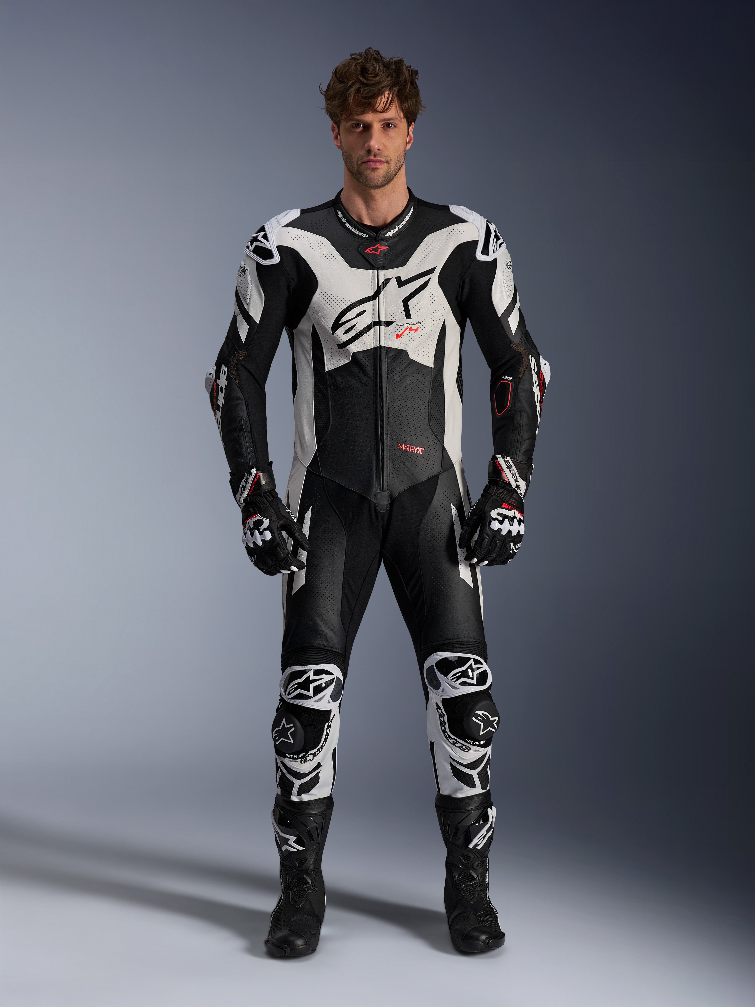 Alpinestars tuta in pelle GP Plus V4 Sprint 1 Pezzo, tuta da corsa moto da uomo, nera, bianca e rossa fluo, ventilata, con protezioni racing