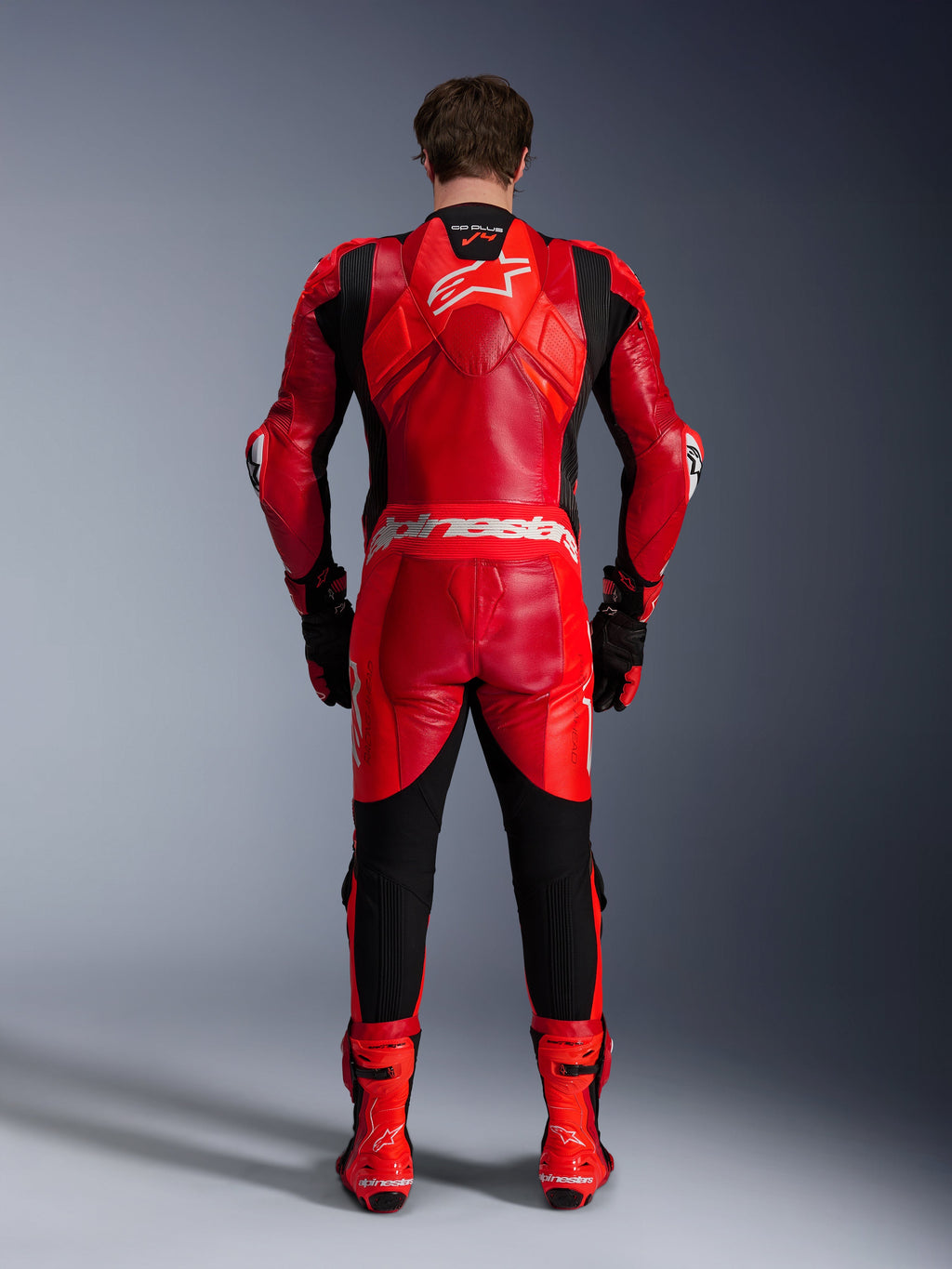 Tuta in pelle Alpinestars GP Plus V4 Sprint 1 Pezzo, tuta racing rossa e nera, vista posteriore con gobba aerodinamica.