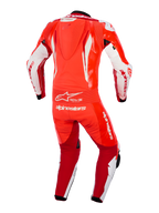Alpinestars GP Tech V5 One Piece Leather Suit, rosso fluo, rosso acceso e bianco, vista posteriore con gobba aerodinamica, pannello a fisarmonica flessibile in vita e marchio Alpinestars bianco in evidenza, abbigliamento racing professionale per uso in pista.