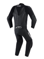 Alpinestars GP Force V2 Leather Suit - 1Piece, nero, vista posteriore con gobba aerodinamica, pannelli in pelle traforata e zone elasticizzate a fisarmonica su spalle e parte bassa della schiena, logo Tech-Air Ready, attrezzatura professionale da pista e guida sportiva