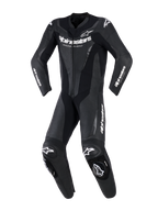 Alpinestars GP Force V2 Leather Suit - 1Piece, nera, tuta da corsa professionale monopezzo con logo Alpinestars bianco su petto e maniche, pannelli in pelle traforata per la ventilazione, inserti elasticizzati a fisarmonica e slider per le ginocchia integrati, vista frontale.