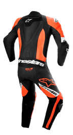 Tuta in pelle intera Alpinestars Missile V2 Ward, vista posteriore, nero e rosso fluo con dettagli bianchi, caratterizzata da una gobba aerodinamica snella, pannelli elasticizzati a fisarmonica sulla parte bassa della schiena e sulle ginocchia, logo 'Tech-Air Ready' e branding Alpinestars in evidenza per gare su pista professionali.