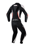 Tuta in pelle Alpinestars Stella GP-R7 2 Pezzi da donna, vista posteriore, nero, bianco e rosso fluo, con gobba aerodinamica, pannelli a fisarmonica elasticizzati e pelle traforata per prestazioni racing professionali.