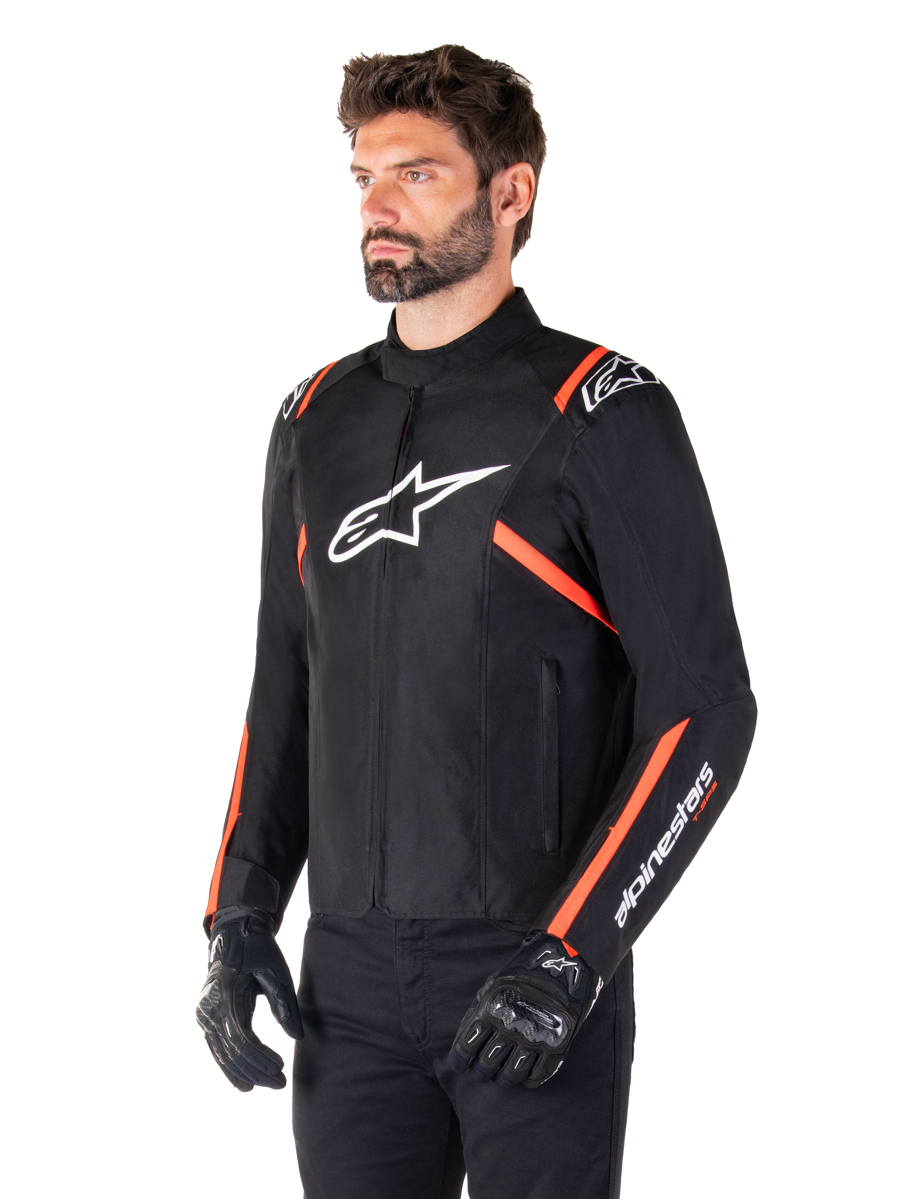 Giacca Alpinestars T-SPS V2 Waterproof, nero, bianco e rosso fluo, indossata da un modello con guanti e pantaloni neri, con un logo Alpinestars bianco sul petto e accenti rosso fluo su spalle e maniche, design sportivo in tessuto