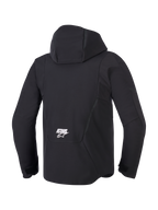 Giacca Alpinestars Aeroshell Waterproof, nero, vista posteriore con cappuccio integrato e logo ASTARS bianco sulla parte bassa della schiena, moderna giacca da moto softshell con design tecnico impermeabile