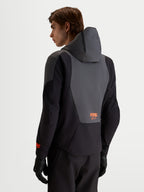 Alpinestars Aeroshell WP Giacca, giacca da moto impermeabile da uomo in nero e grigio scuro, con cappuccio integrato e dettagli sul pannello posteriore, vista posteriore