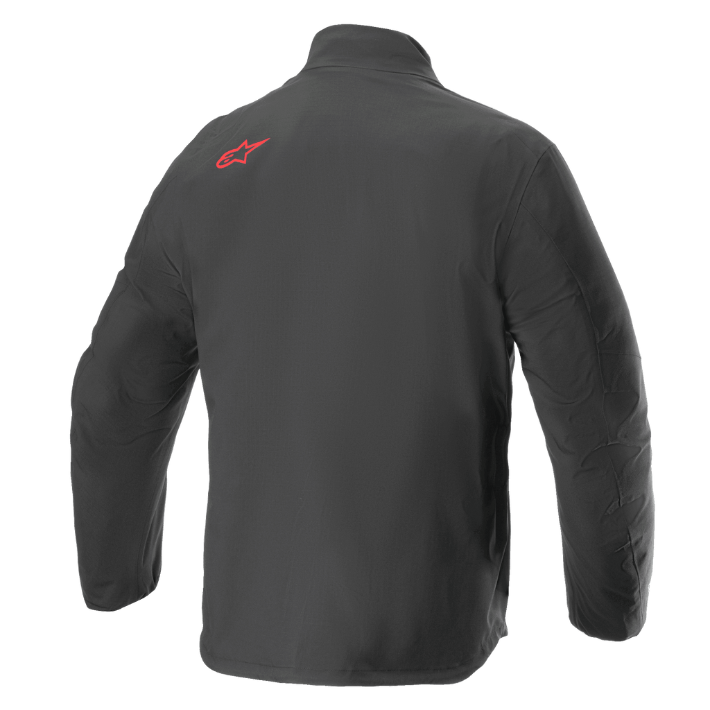 Alpinestars AMT Storm Gear Drystar® XF Jacket, giacca da moto impermeabile, nero, vista posteriore con logo Alpinestars rosso sulla spalla superiore, robusta struttura in tessuto ripstop con parte posteriore allungata per una maggiore copertura