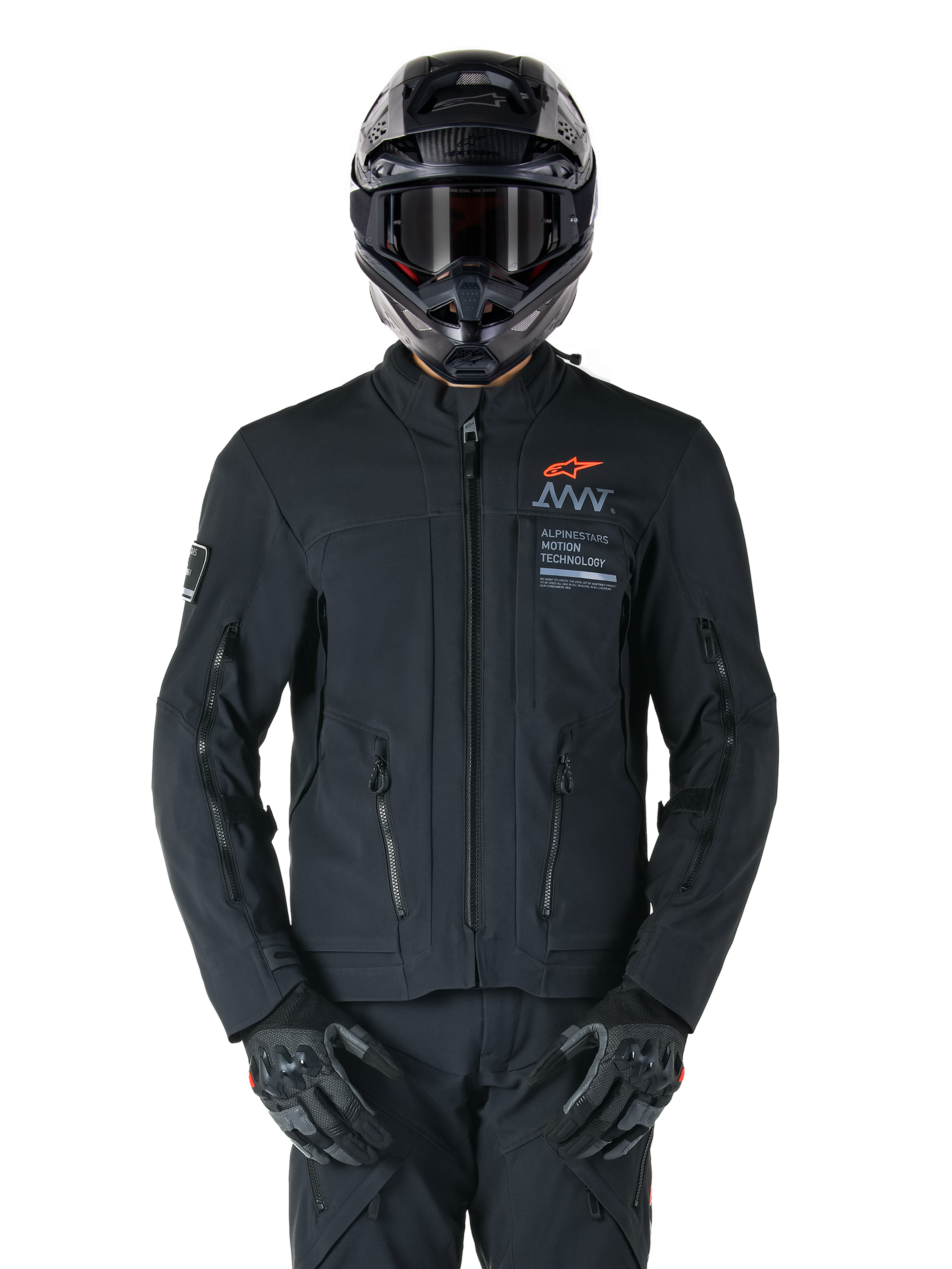 Giacca Alpinestars AMT-8 Stretch Drystar® XF, giacca da moto nera, con logo Alpinestars arancione e marchio AMT grigio, collo alto con cerniera frontale e prese d'aria, indossata con casco e guanti neri, abbigliamento protettivo per adventure touring
