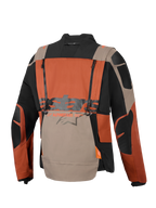 Giacca laminata Alpinestars Halo Pro Drystar® XF, giacca da moto adventure, Walnut Rust Black, vista posteriore con cerniere di ventilazione verticali, grande logo Alpinestars al centro e costruzione in tessuto ripstop resistente