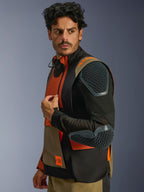 Giacca laminata Alpinestars Halo Pro Drystar® XF, Walnut Rust Black, design modulare con maniche esterne rimosse per mostrare la rete traspirante e le protezioni Nucleon Flex Pro integrate su spalla e gomito, abbigliamento da moto adventure touring