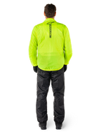 Giacca e pantaloni Alpinestars Hurricane Rain V2, tuta antipioggia impermeabile da moto, giacca giallo fluo con marchio nero verticale sul retro, pantaloni neri, materiale tecnico leggero progettato per la protezione durante la guida in condizioni di pioggia
