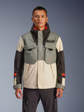 Giacca impermeabile Alpinestars Mospher, giacca da moto da uomo, colorblock grigio, nero e crema, design d'ispirazione tattica con tasche sul petto, sistema di cappuccio con colletto alto, dettagli rossi sulle maniche, abbigliamento per pendolari urbani