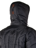 Alpinestars Mohobbs Waterproof Jacket, giacca bomber da moto imbottita, nero e arancione fluo, texture trapuntata con imbottitura isolante, dotata di cappuccio e cerniera frontale, streetwear urbano contemporaneo per la guida