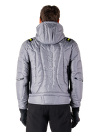 Giacca impermeabile Alpinestars Mohobbs, vista posteriore, Lunar Gray con accenti Lime Punch, costruzione imbottita trapuntata con marchio astars verticale, stile bomber con cappuccio per la guida urbana in moto