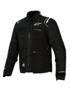 Alpinestars Cusco Drystar® Jacket, giacca da moto nera per adventure touring, dotata di costruzione in tessuto tecnico con molteplici cerniere di ventilazione, logo Alpinestars bianco su petto e spalle, branding All Terra e dettagli riflettenti