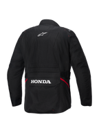 Giacca impermeabile Alpinestars Honda ST-1, vista posteriore, tessuto nero, con logo a stella Alpinestars bianco sulla parte superiore della schiena e marchio Honda sulla tasca cargo posteriore, dettagli rossi sui lati, giacca da moto touring resistente