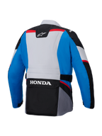 Giacca impermeabile Alpinestars Honda ST-1, vista posteriore, blu e grigio chiaro con pannelli neri e accenti rossi, presenta un grande logo HONDA bianco sulla tasca cargo posteriore inferiore, giacca in tessuto stile adventure touring