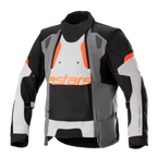 Giacca Alpinestars Halo Drystar®, giacca da moto adventure touring, grigio scuro, grigio ghiaccio e nero con accenti arancioni, con pannello di ventilazione frontale asimmetrico, logo astars arancione, cinturini regolabili sulle maniche e colletto alto, abbigliamento protettivo in tessuto per guida adventure in ogni stagione