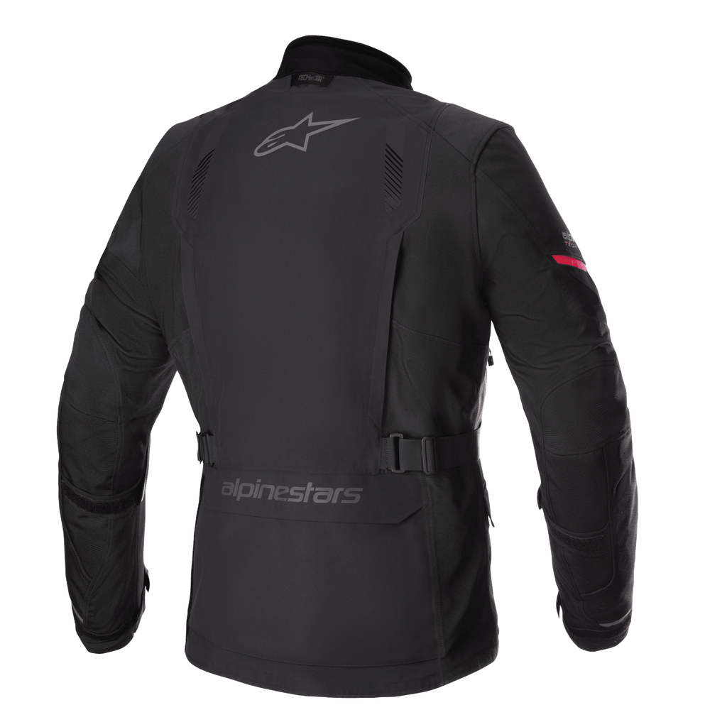 Giacca Alpinestars Monteira Drystar® XF, giacca da moto adventure touring, nero con dettaglio rosso brillante sulla manica, profilo posteriore con loghi Alpinestars grigi, cintura regolabile in vita e guscio in tessuto impermeabile resistente