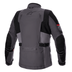 Alpinestars Monteira Drystar® XF Jacket, giacca da moto Adventure Touring, grigio scuro e grigio Tar con accenti rosso brillante, vista posteriore con tasca utility, cinghie in vita e pannelli neri rinforzati su spalle e gomiti, logo Astars sulla parte superiore della schiena