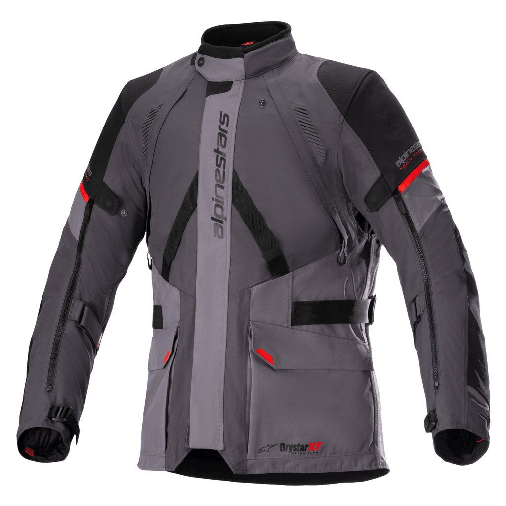 Alpinestars Monteira Drystar XF Jacket, giacca da moto touring, grigio scuro e grigio catrame con pannelli neri e accenti rosso acceso, con tasche cargo frontali, cinghie di regolazione su vita e braccia, logo Alpinestars verticale e collo alto, progettata per l'adventure riding